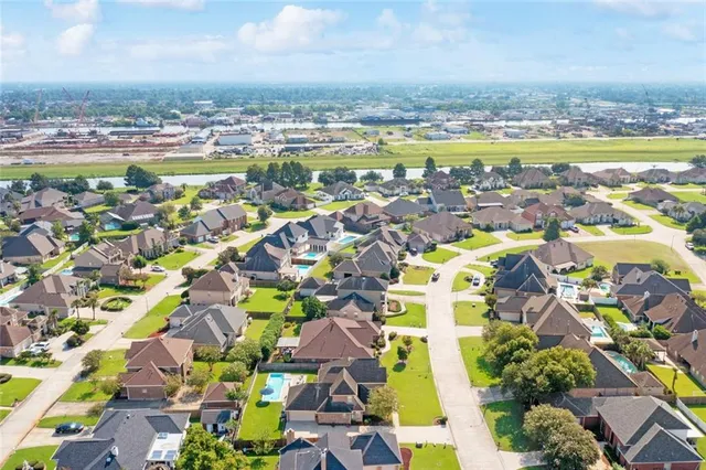 $521,900 | 3319 Turnberry Lane, Harvey, LA 70058