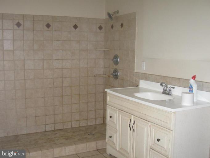 11796 River Road Ridgely, MD 21660 - Photo 2 of 29 Full Bath