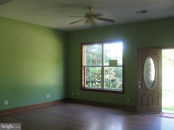 11796 River Road Ridgely, MD 21660 - Photo 11 of 29 Living Room #3