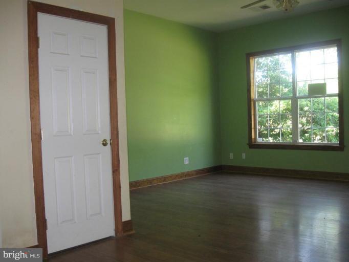 11796 River Road Ridgely, MD 21660 - Photo 8 of 29 Living Room #2