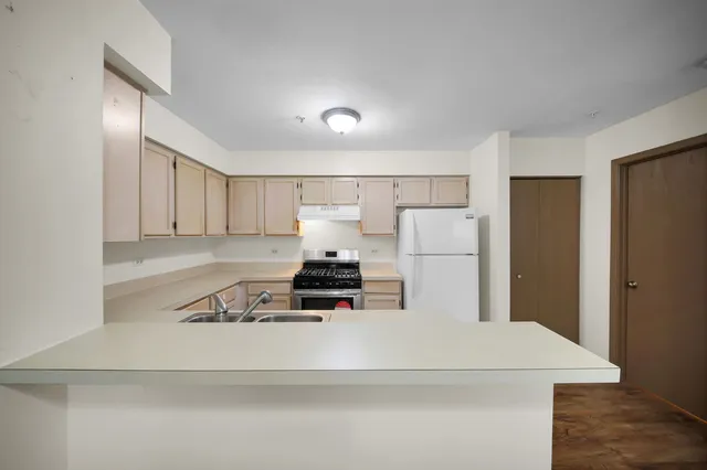 $299,500 | 1429 Orleans Drive, Unit 1429, Mundelein, IL 60060