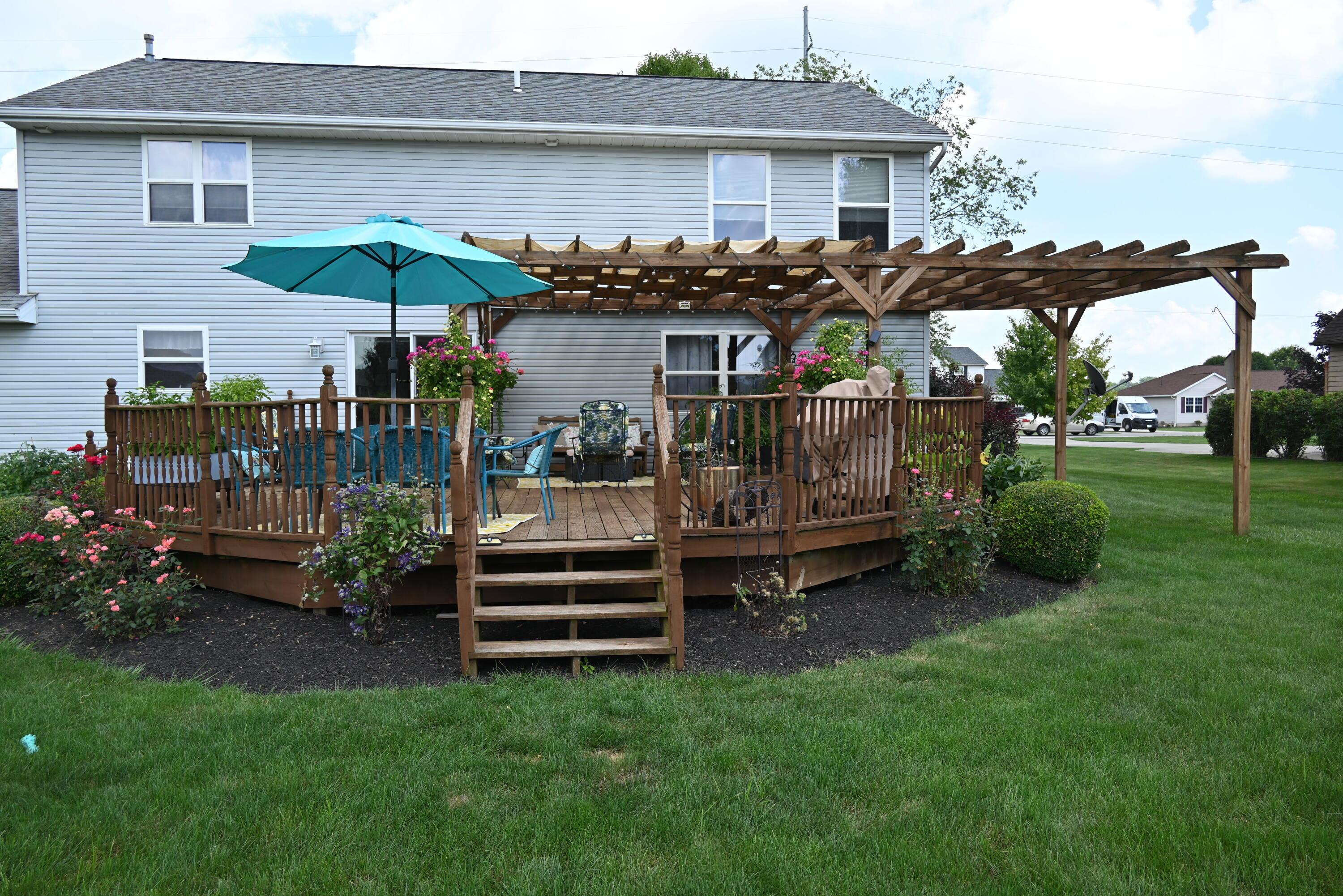 3305 Gooding Road Marion, OH 43302 - Photo 52 of 85 Close up of west side of deck.