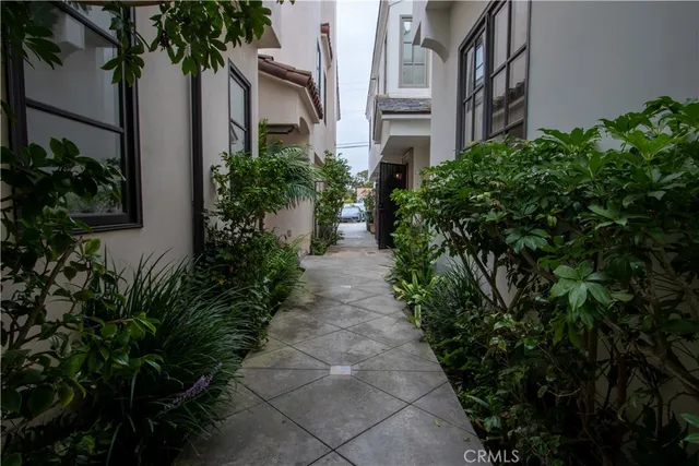 $2,595,000 | 407 1/2 Goldenrod Avenue, Corona del Mar, CA 92625