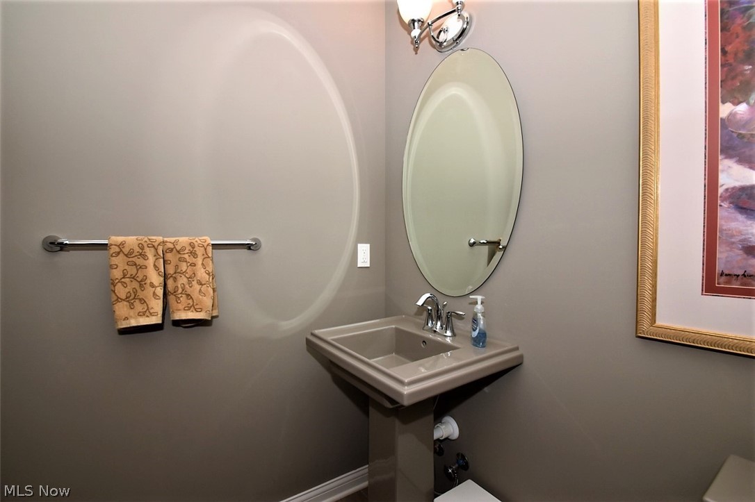5125 River Creek Road Cleveland, OH 44124 - Photo 17 of 33 First floor powder room