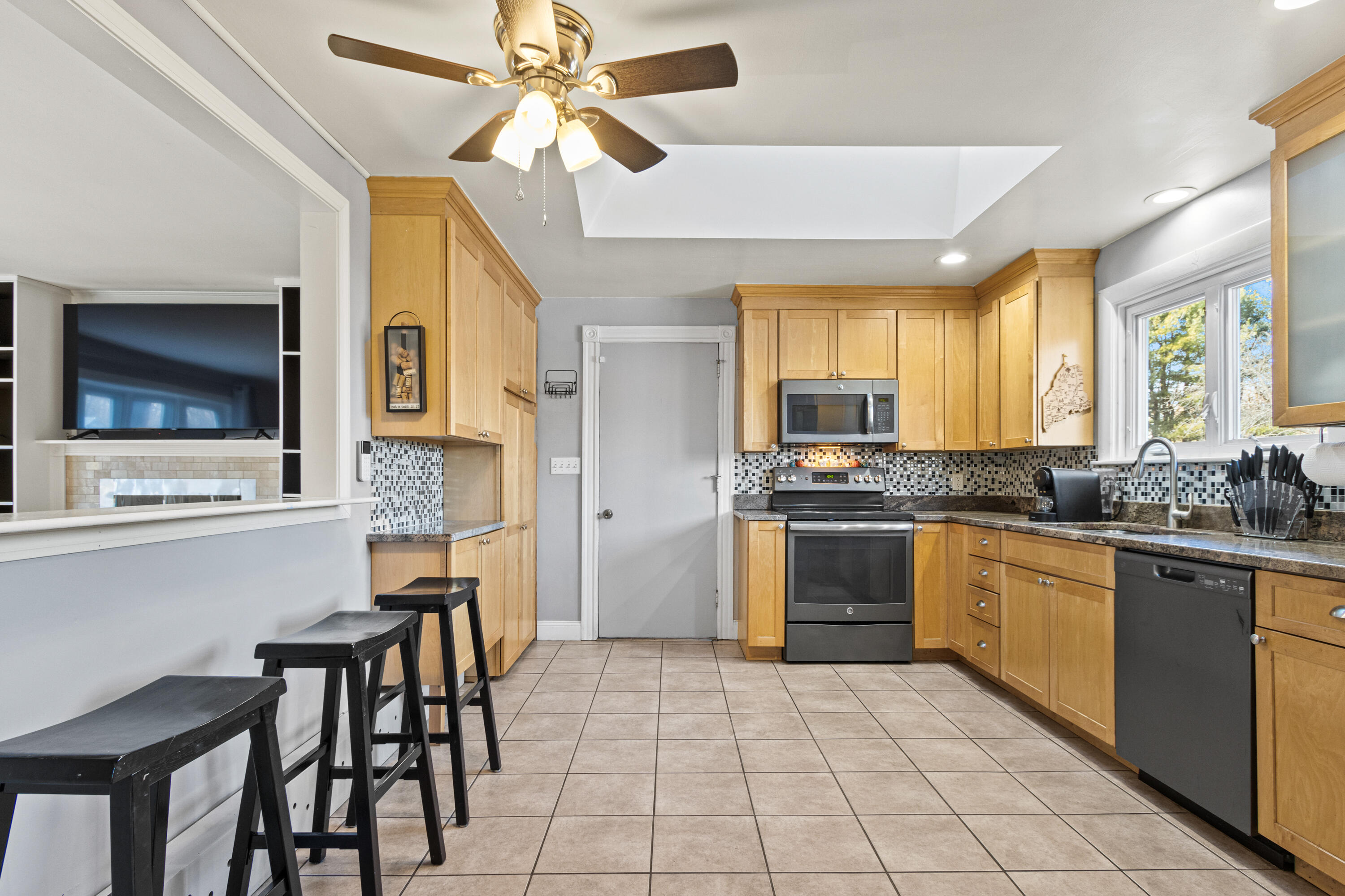 15 Bellaire Road South Portland, ME 04106 - Photo 17 of 58 Kitchen