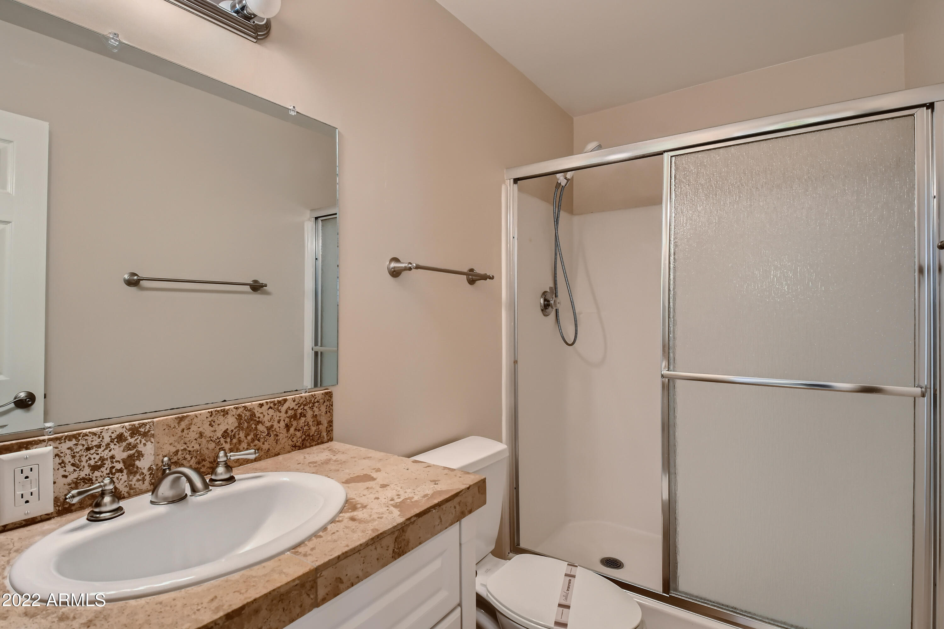 4401 South Newberry Road Tempe, AZ 85282 - Photo 21 of 33 20-675074830-24 Primary Bathroom