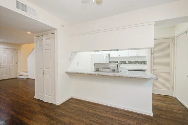 $1,275 | 1433 Cedar Post Lane, Unit 10, Houston, TX 77055