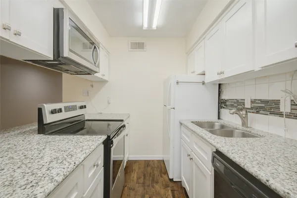 $1,275 | 1433 Cedar Post Lane, Unit 10, Houston, TX 77055
