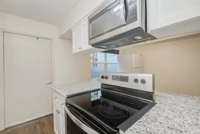 $1,275 | 1433 Cedar Post Lane, Unit 10, Houston, TX 77055