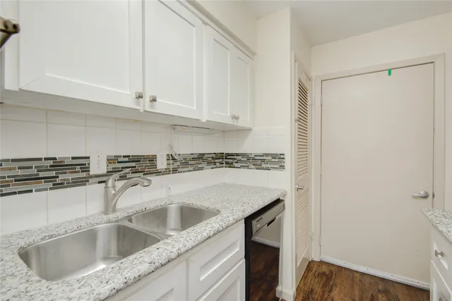 $1,275 | 1433 Cedar Post Lane, Unit 10, Houston, TX 77055