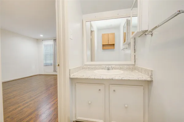 $1,275 | 1433 Cedar Post Lane, Unit 10, Houston, TX 77055