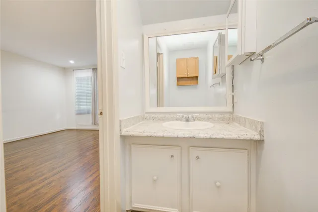 $1,275 | 1433 Cedar Post Lane, Unit 10, Houston, TX 77055