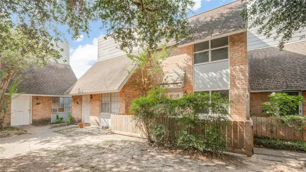 $1,275 | 1433 Cedar Post Lane, Unit 10, Houston, TX 77055