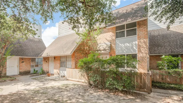 $1,275 | 1433 Cedar Post Lane, Unit 10, Houston, TX 77055