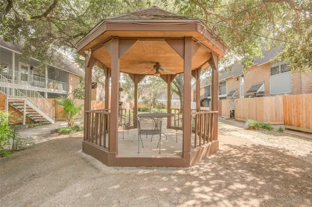$1,275 | 1433 Cedar Post Lane, Unit 10, Houston, TX 77055