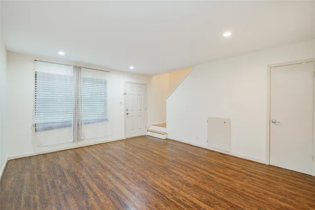 $1,275 | 1433 Cedar Post Lane, Unit 10, Houston, TX 77055