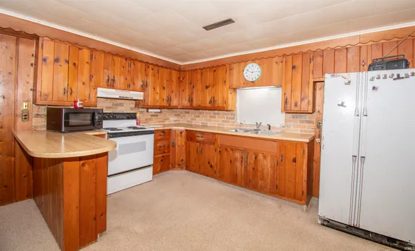 $309,900 | 1895 West 570 North, Howe, IN 46746