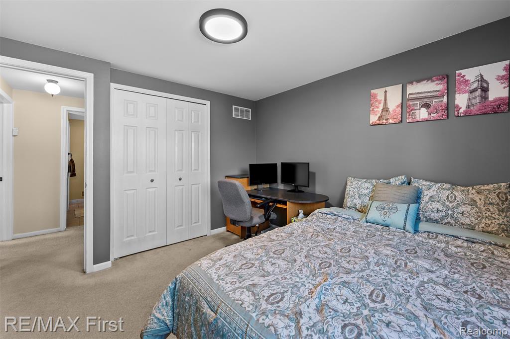 36010 Congress Road Farmington, MI 48335 - Photo 24 of 34