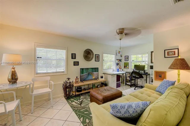 $4,850 | 7601 Southwest 59th Court, Unit 7601, South Miami, FL 33143