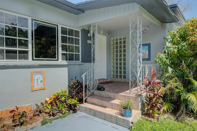 $4,850 | 7601 Southwest 59th Court, Unit 7601, South Miami, FL 33143