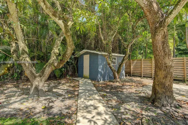 $4,850 | 7601 Southwest 59th Court, Unit 7601, South Miami, FL 33143