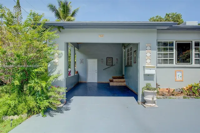 $4,850 | 7601 Southwest 59th Court, Unit 7601, South Miami, FL 33143