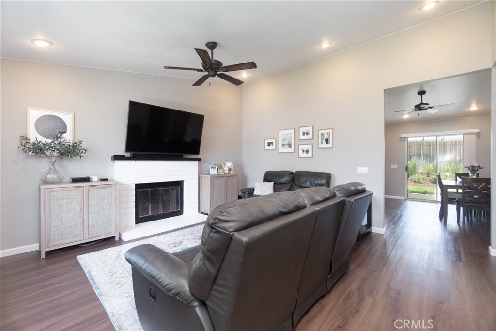7255 Parkside Place Rancho Cucamonga, CA 91701 - Photo 3 of 33 Living room alt view