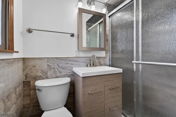$3,500 | 97 Sipp Avenue, Unit 1, Clifton, NJ 07013