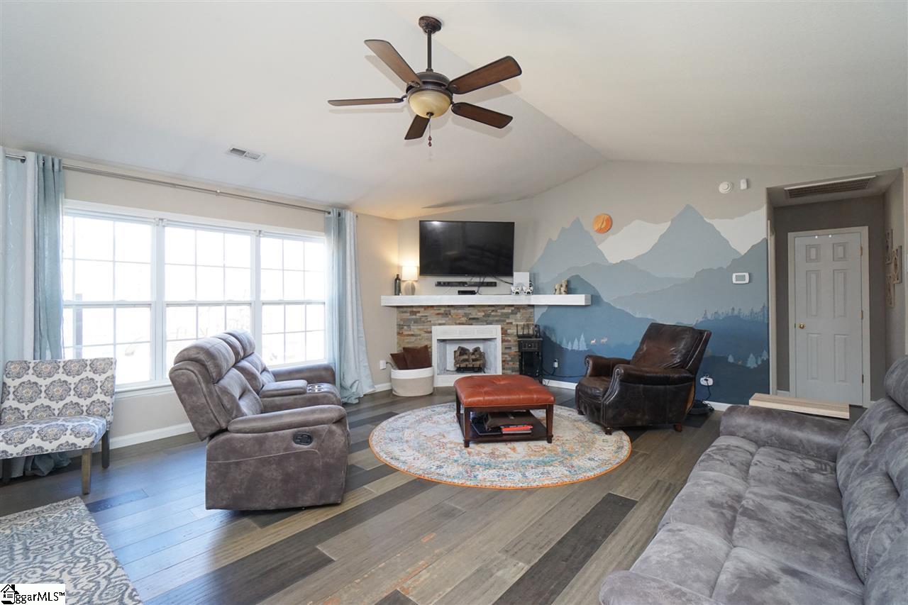 6 Rustcraft Drive Greer, SC 29651 - Photo 3 of 24 Gallery Image 3