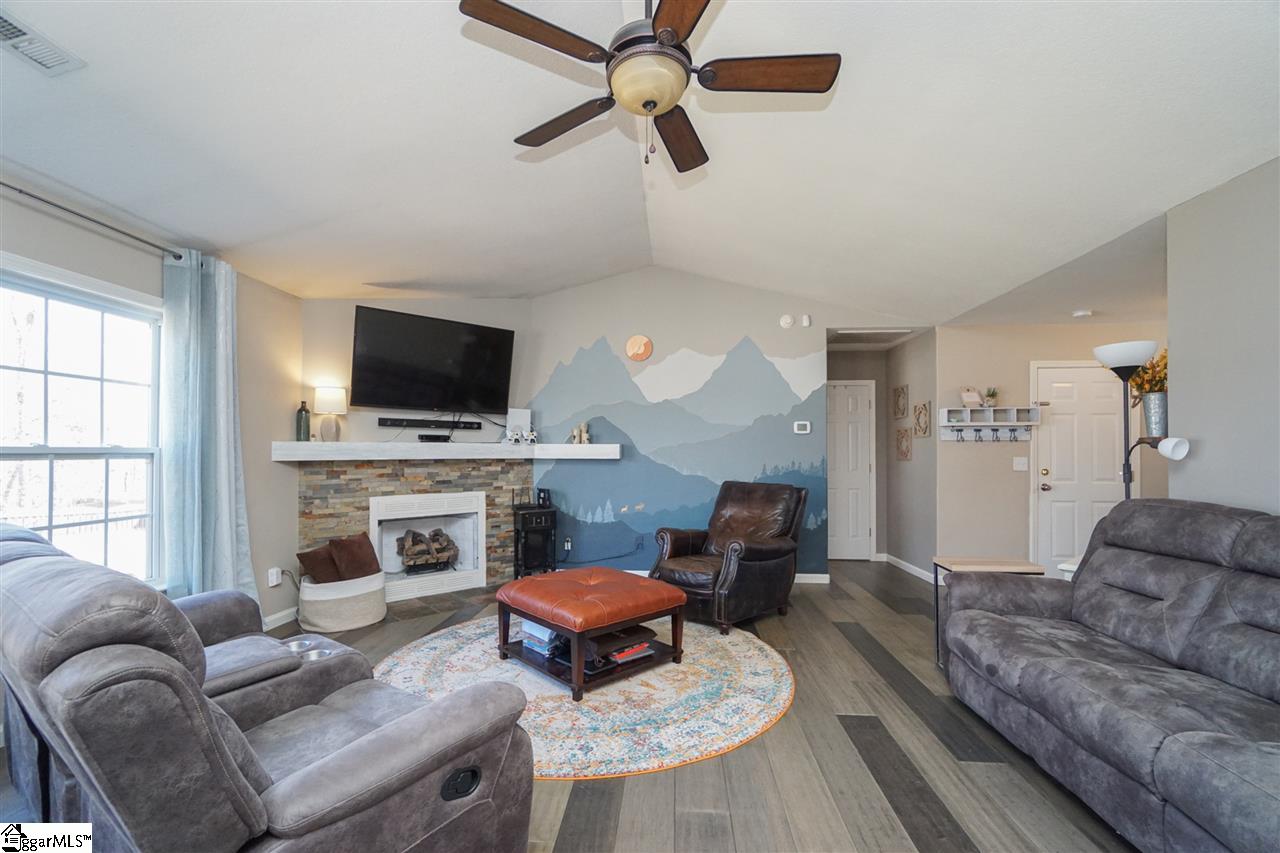 6 Rustcraft Drive Greer, SC 29651 - Photo 4 of 24 Gallery Image 4