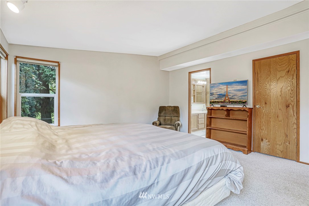 930 243rd Street Southwest Bothell, WA 98021 - Photo 17 of 37 a large white bed in a hotel room and a large window