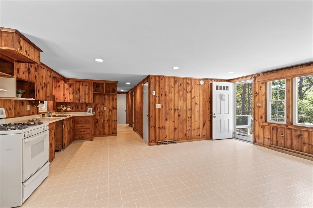 240 Wamisco Road Eastham, MA 02642 - Photo 13 of 35 Gallery Image 13