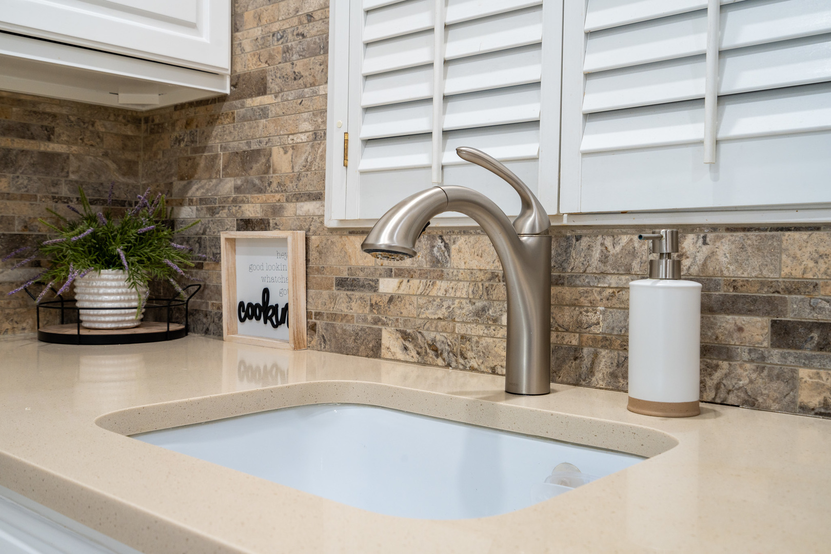 909 Springfield Drive Roselle, IL 60172 - Photo 11 of 42 a picture of a outdoor space with a tub