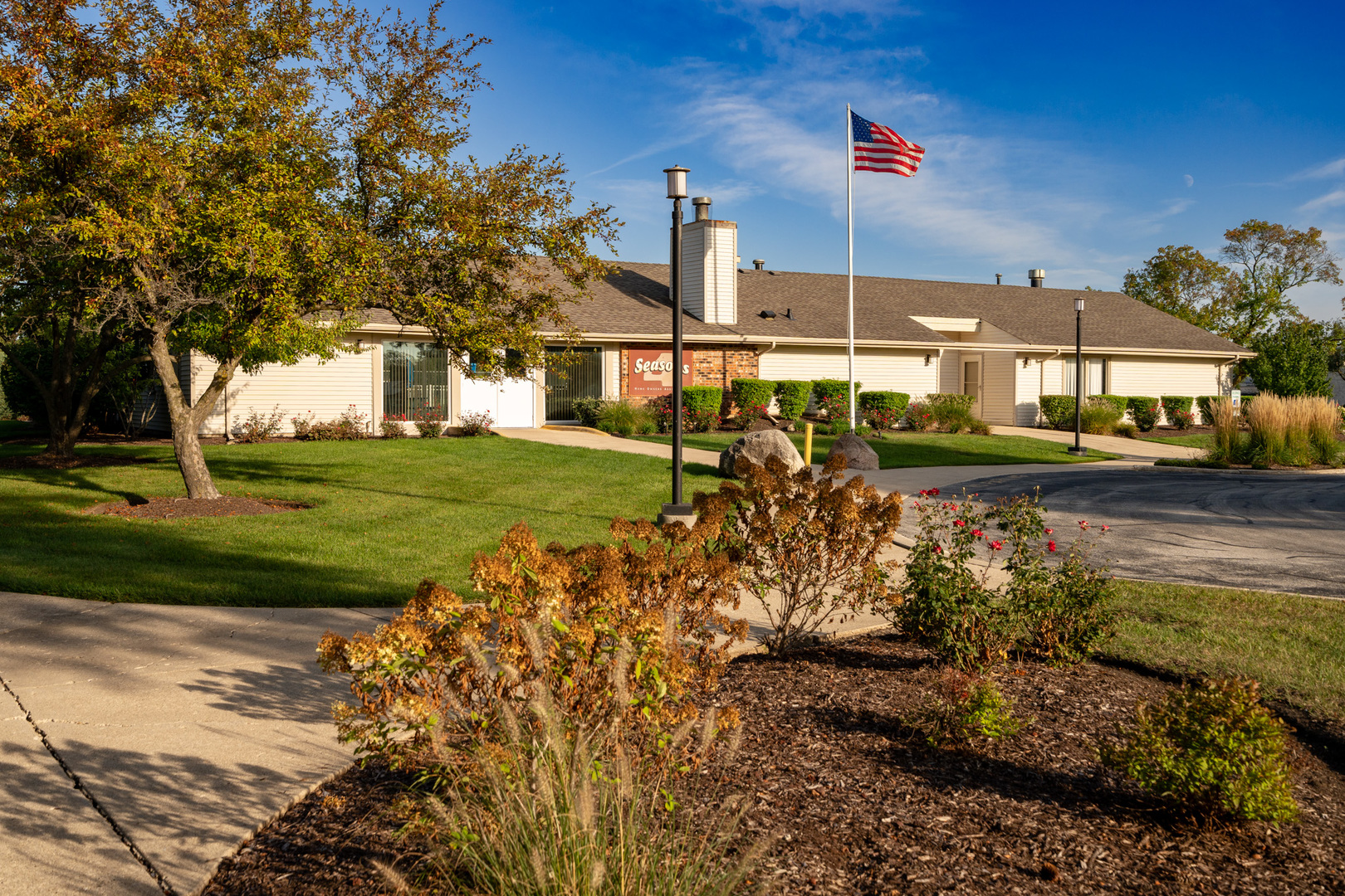 909 Springfield Drive Roselle, IL 60172 - Photo 41 of 42 a view of a garden with a house