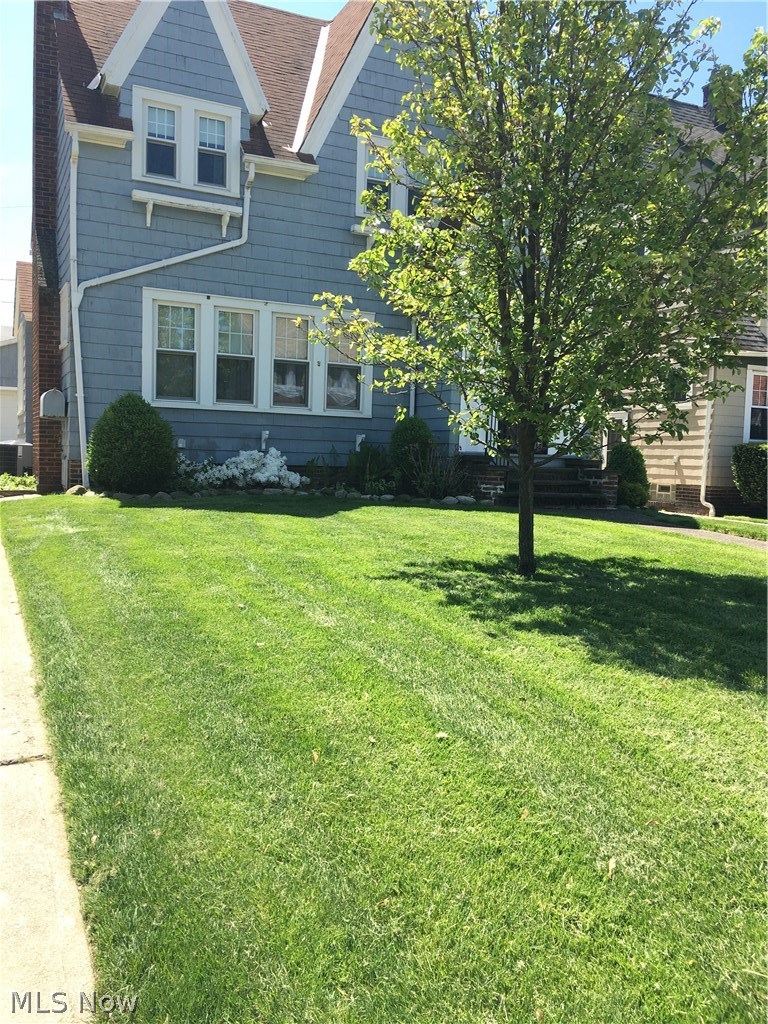9512 Birchwood Road Cleveland, OH 44125 - Photo 4 of 35