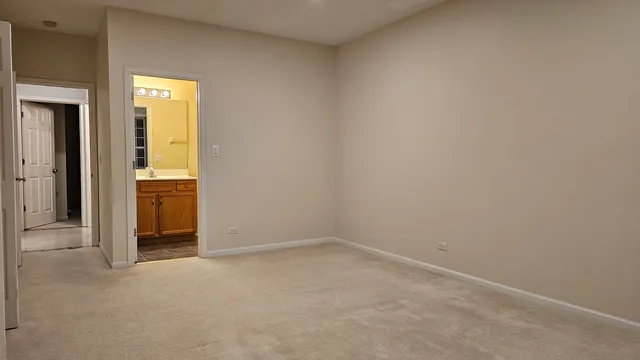 $1,950 | 151 North Waters Edge Drive, Unit C, Glendale Heights, IL 60139