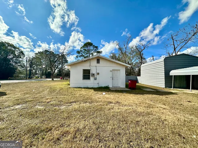 a view of a house with a yard