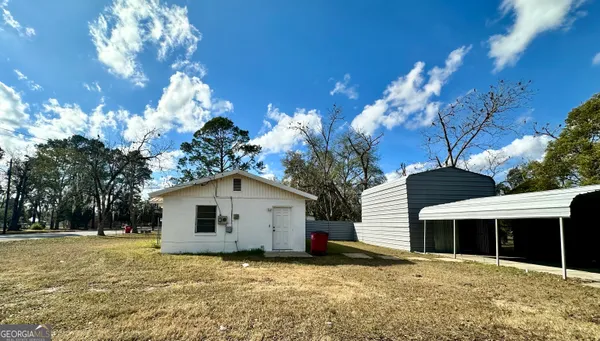 a view of a house with a yard