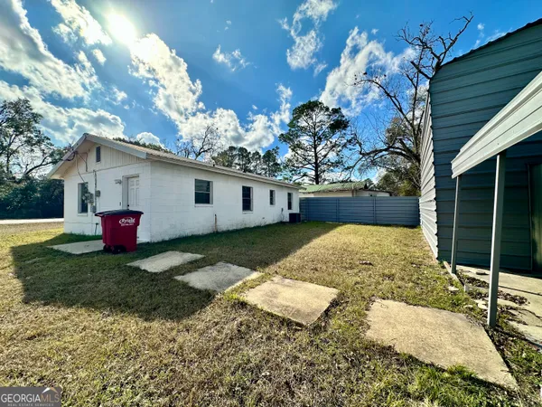 a view of a house with a backyard