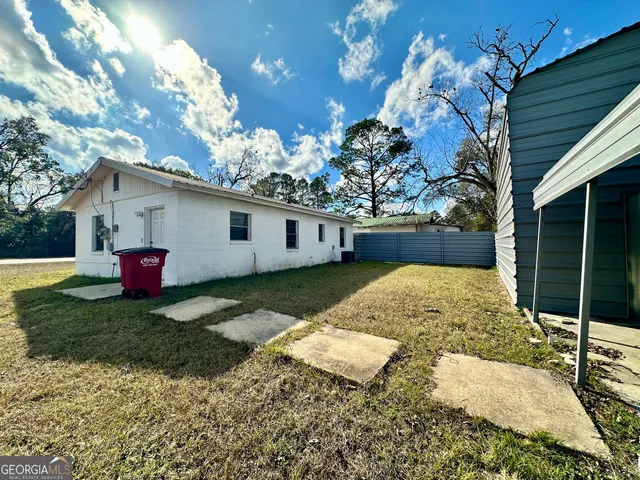 a view of a house with a backyard