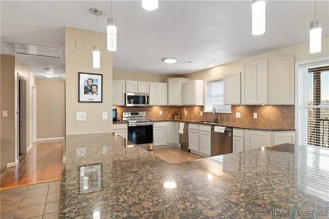 $749,900 | 1594 Mockingbird Lane, Osage Beach, MO 65065