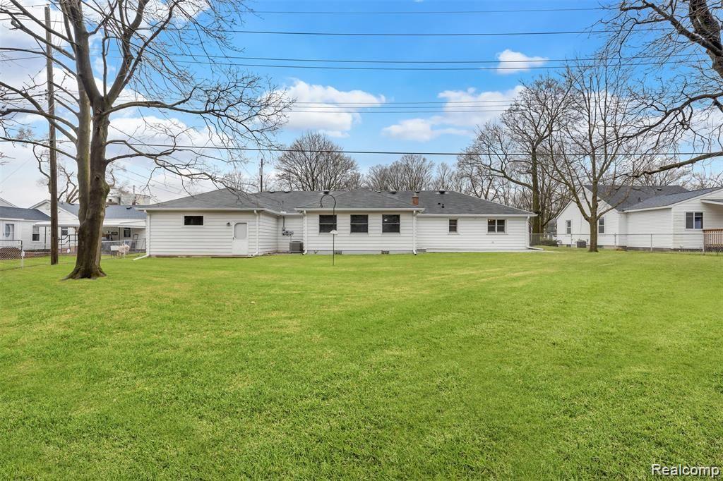 22104 Gill Road Farmington Hills, MI 48335 - Photo 37 of 39