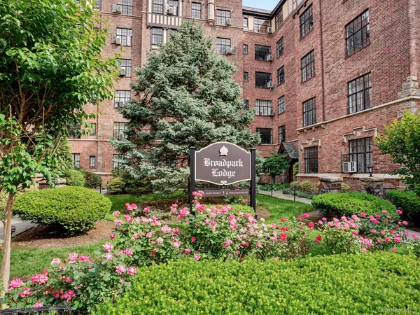 $389,000 | 2 Westchester Avenue, Unit 4J, White Plains, NY 10601