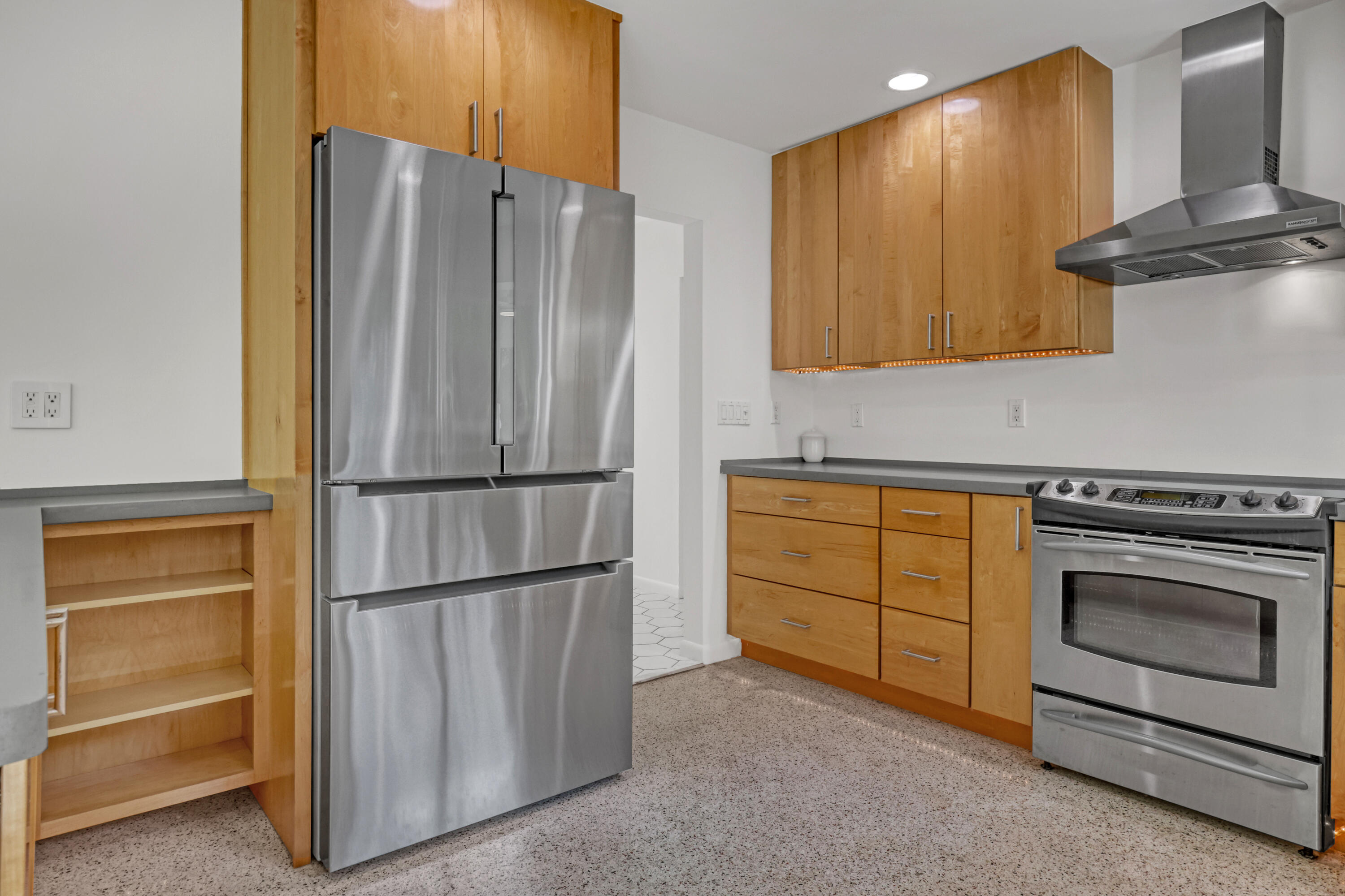 532 Gulf Road North Palm Beach, FL 33408 - Photo 15 of 50 532 Gulf (18)