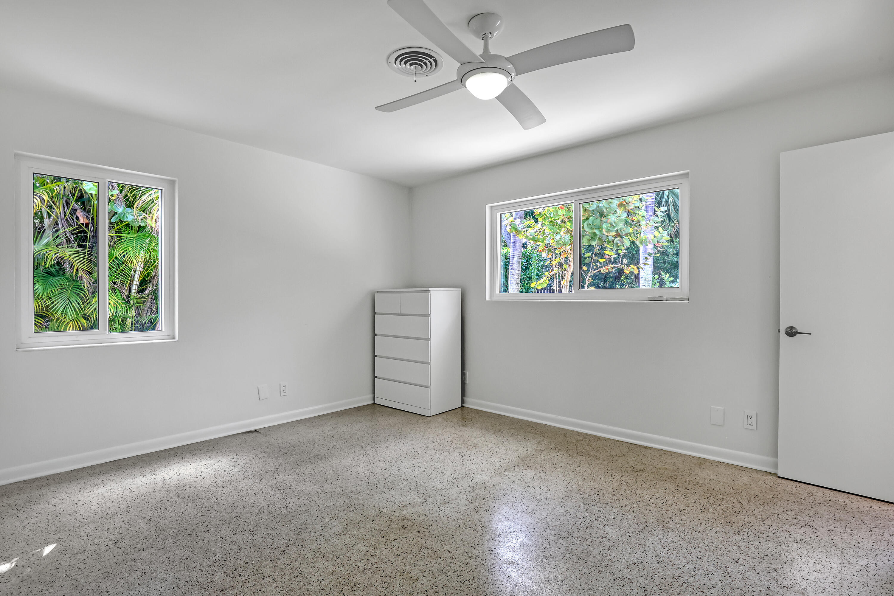 532 Gulf Road North Palm Beach, FL 33408 - Photo 23 of 50 532 Gulf (21)