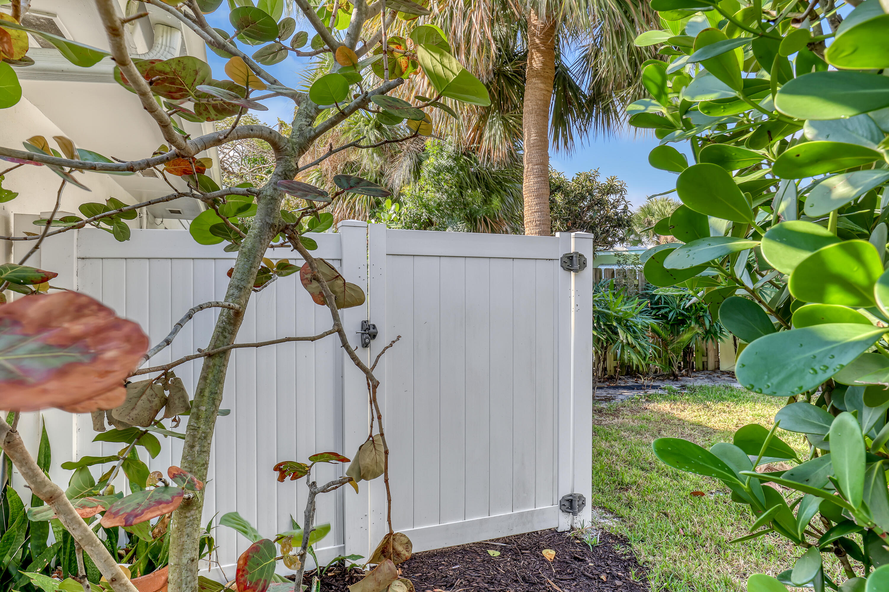 532 Gulf Road North Palm Beach, FL 33408 - Photo 35 of 50 532 Gulf (44)