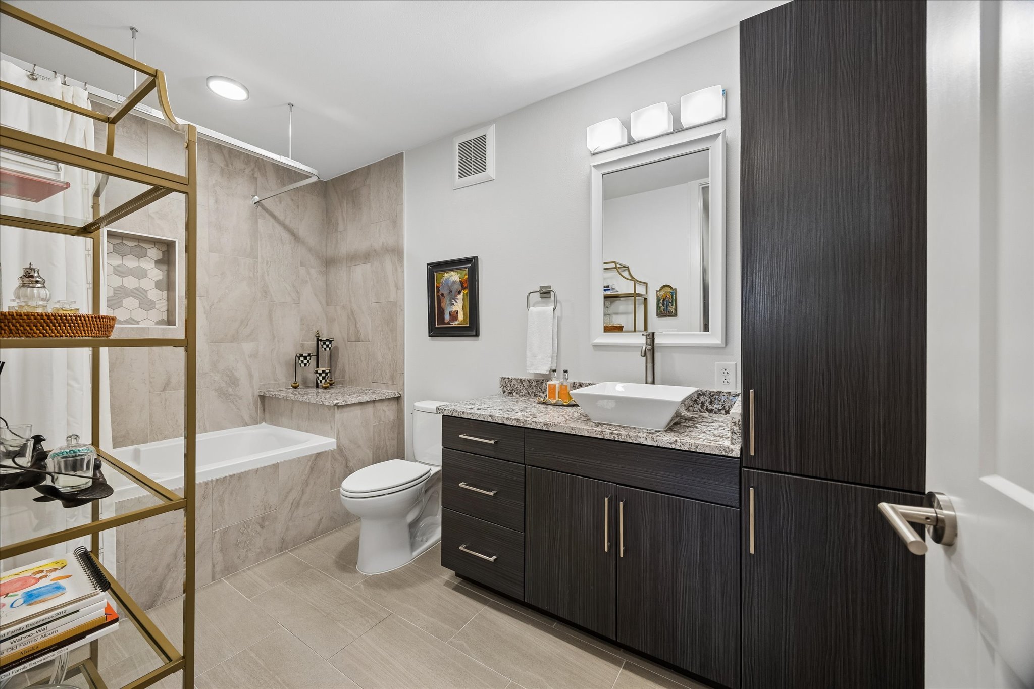 1715 Enfield Road, Unit 202 Austin, TX 78703 - Photo 19 of 30 Secondary bathroom