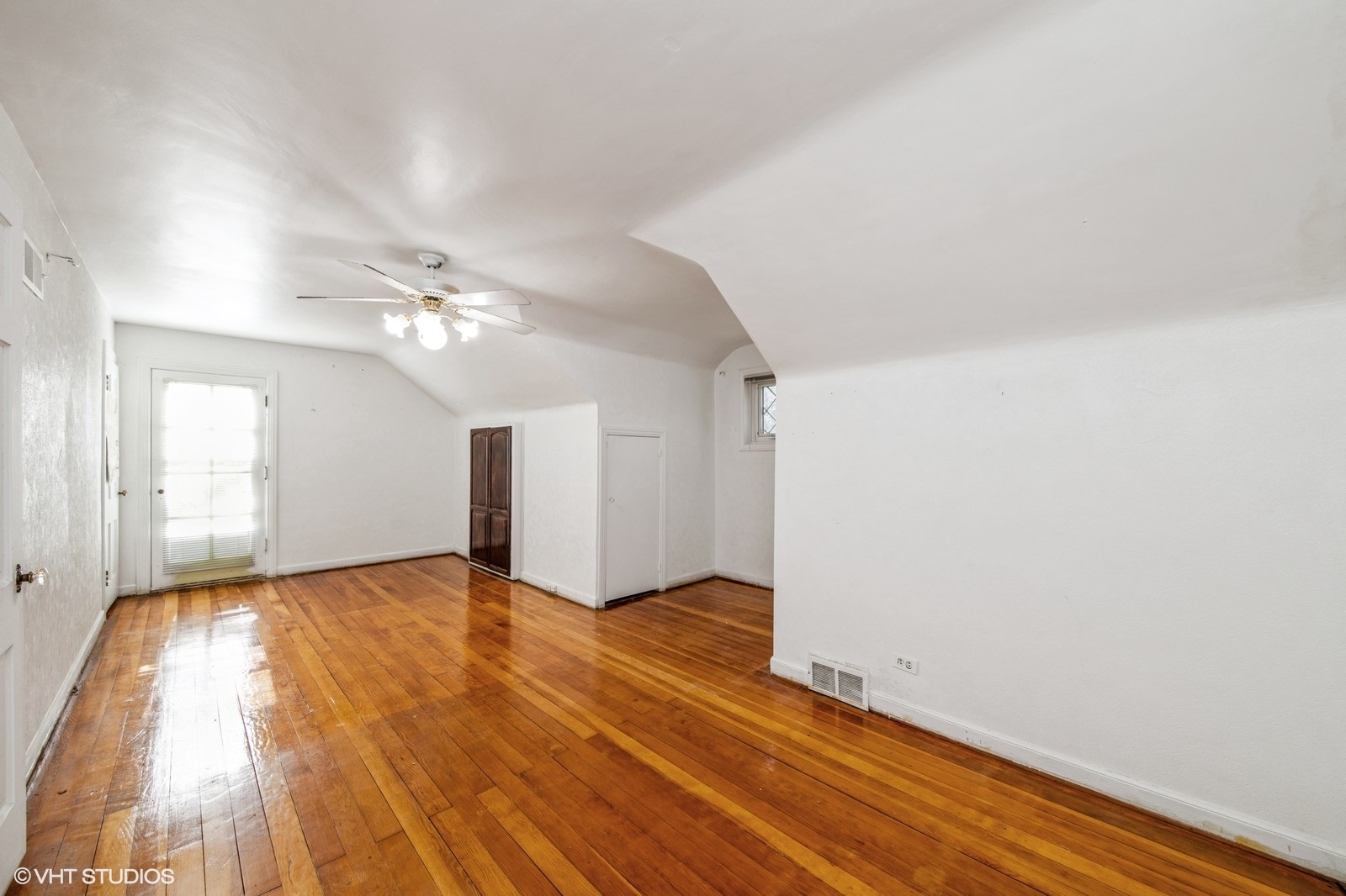 50 Picton Road Roselle, IL 60172 - Photo 13 of 24 Gallery Image 13