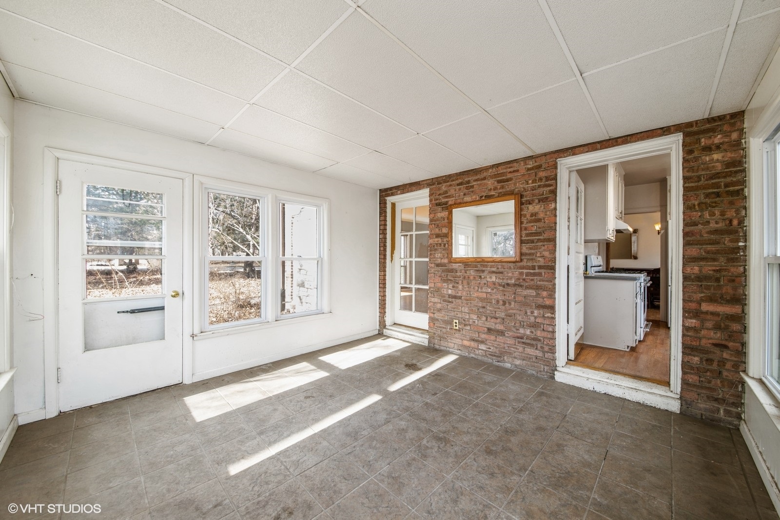 50 Picton Road Roselle, IL 60172 - Photo 3 of 24 Gallery Image 3