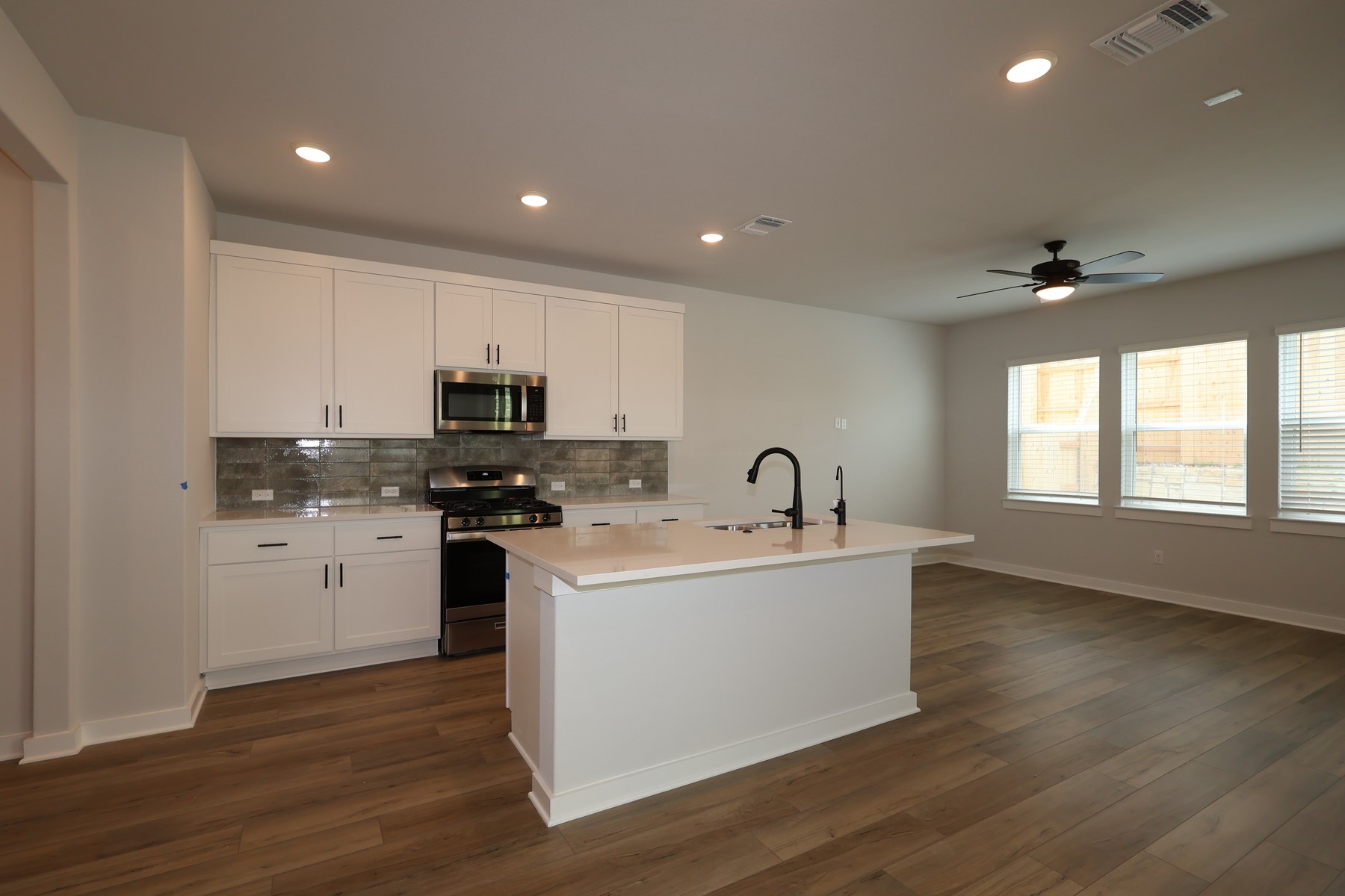 206 Marie Way Georgetown, TX 78626 - Photo 2 of 15